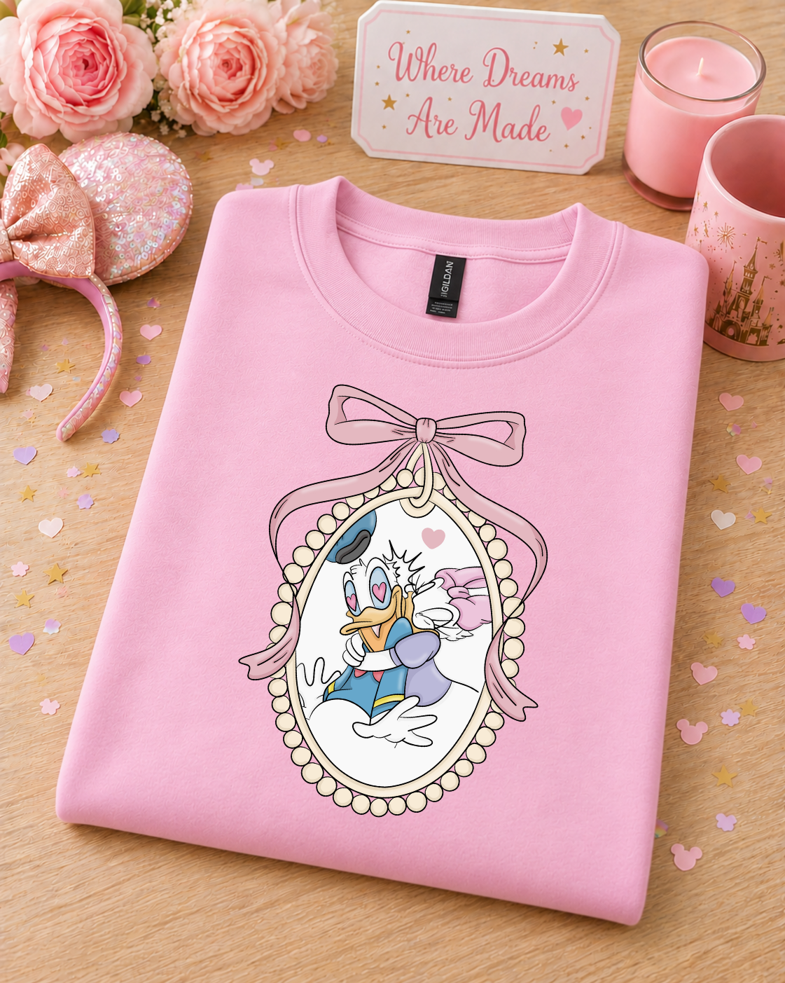 Sweetheart Duck Couple Sweatshirt – Pastel Bow & Pearl Frame Jumper